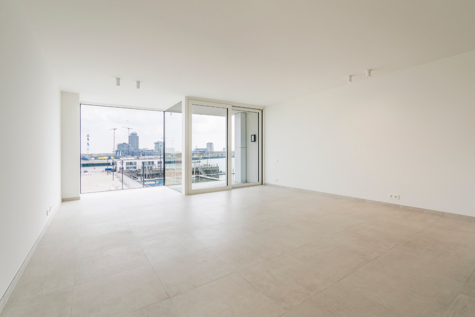 APP. NOUVELLE CONSTRUCTION AVEC VUE SUR LE PORT 