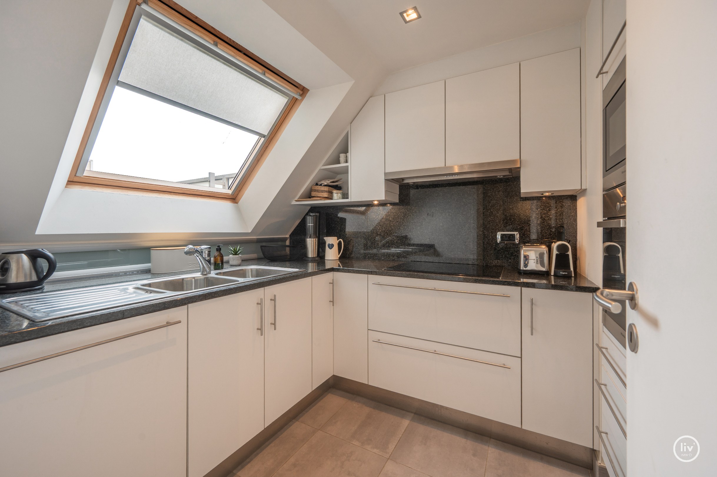 Zuidgericht en tevens instapklaar 4-slaapkamer appartement (159m2!) voorzien van 2 ruime terrassen met mogelijkheid tot aankoop van een XL-garagebox. 