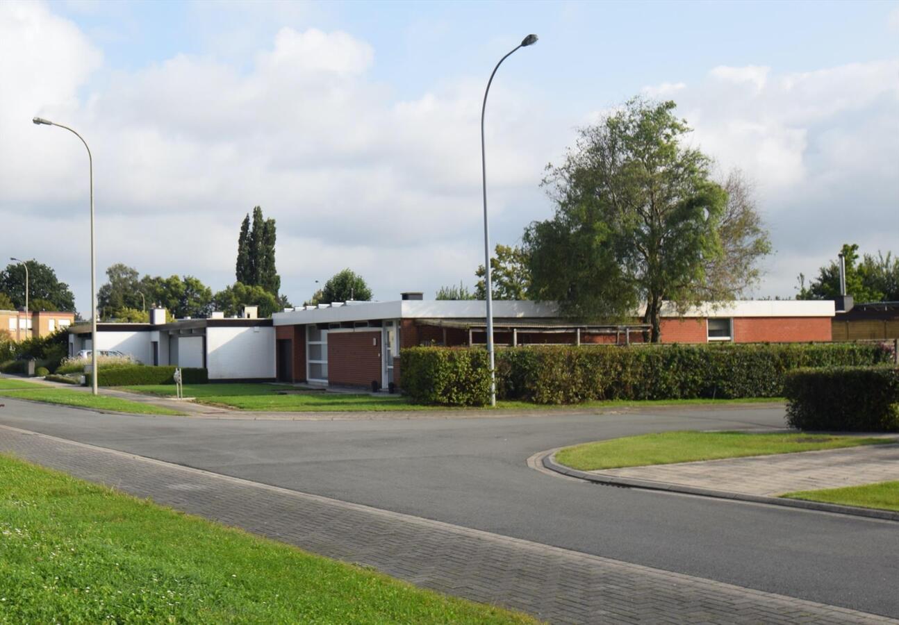 Bijzonder rustig doch goed bereikbare bungalow op 587 m² grond, gelegen tussen kleine en grote ring 