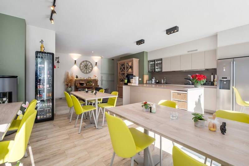 Moderne villa met hippisch complex op 15.856m² 