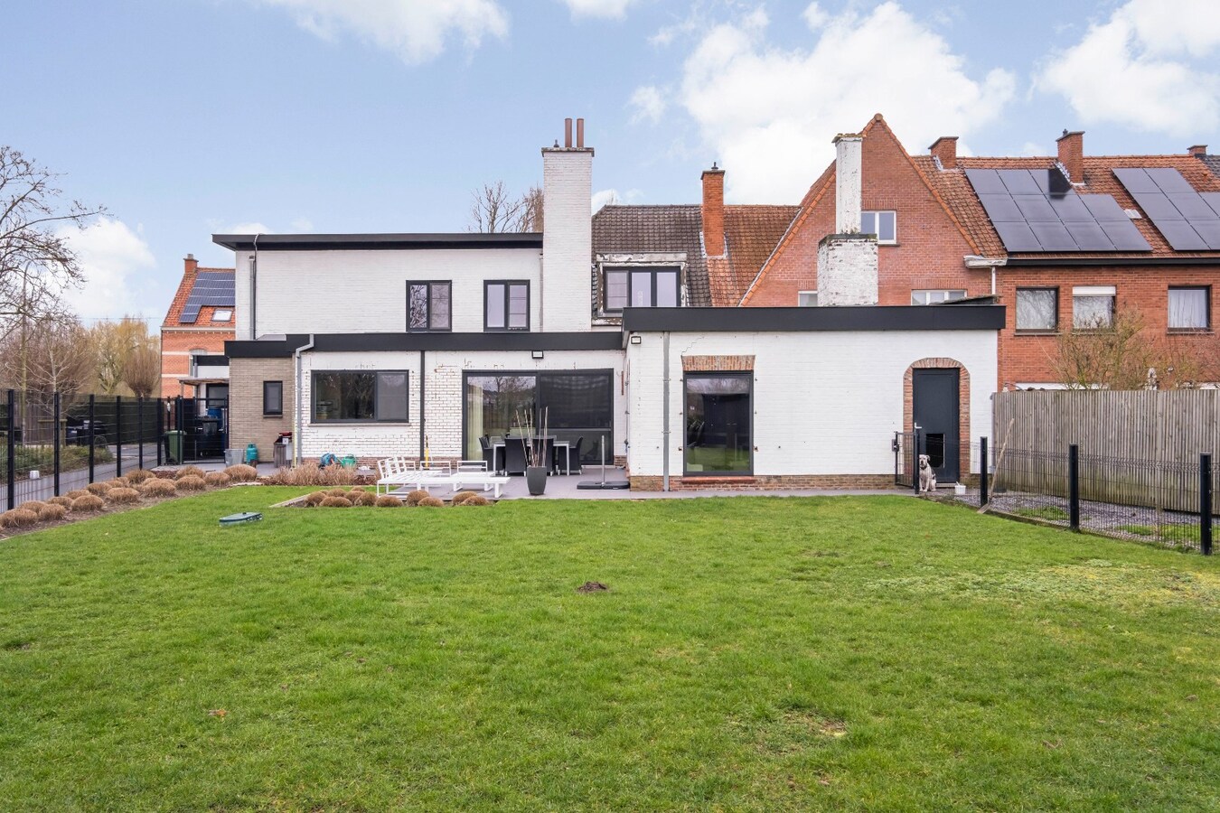 Uniek &amp; Instapklaar handelspand met woonst in Heule te koop ! 