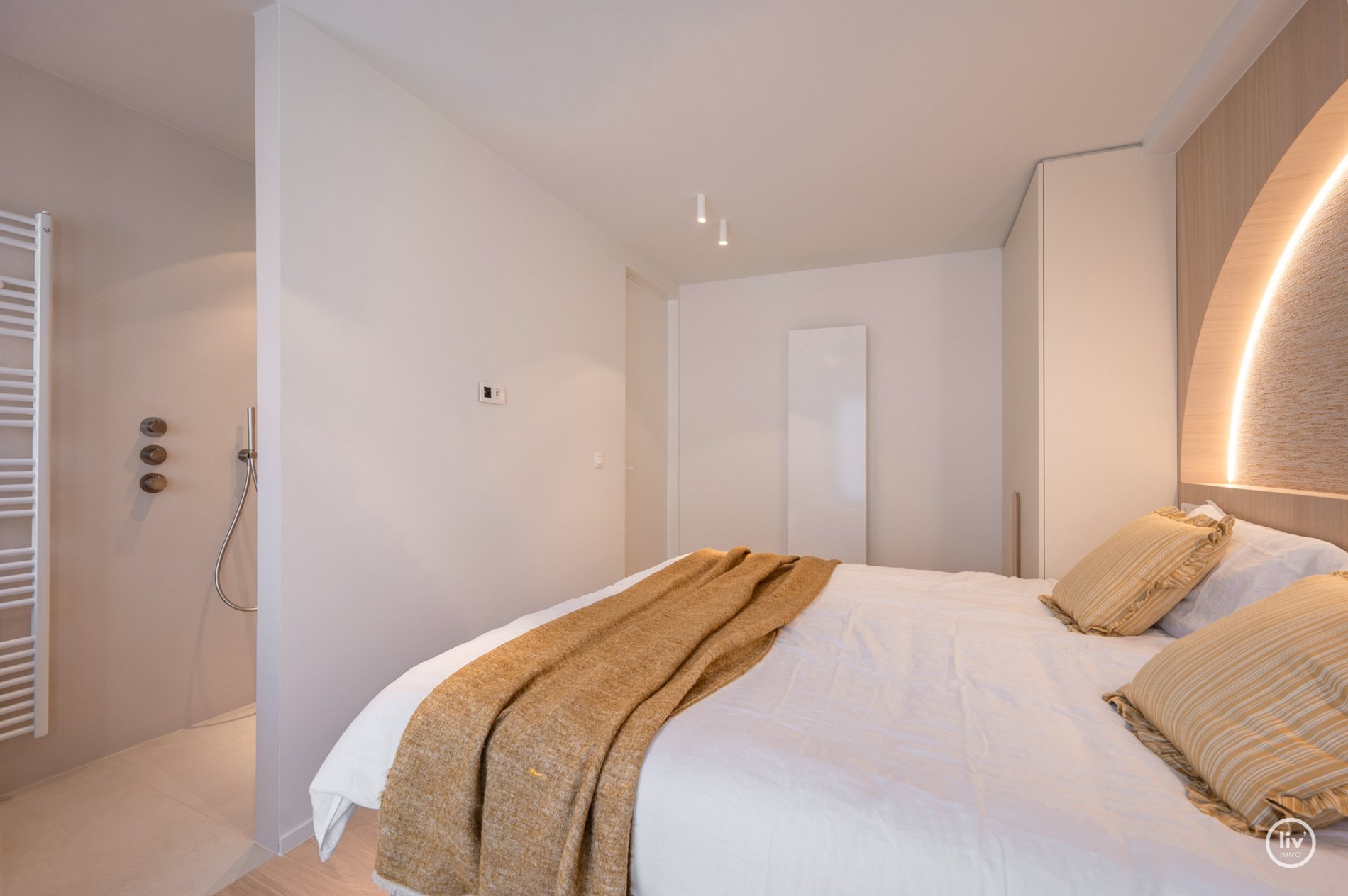 Appartement de plus de 3 chambres avec des finitions très luxueuses et possibilité de garage dans l'immeuble. 