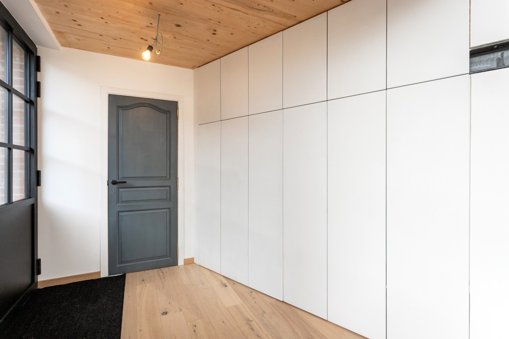 Opbrengsteigendom met gerenoveerde loft (EPC B) en atelier (100m²) naast het station van Braine-le-Comte 