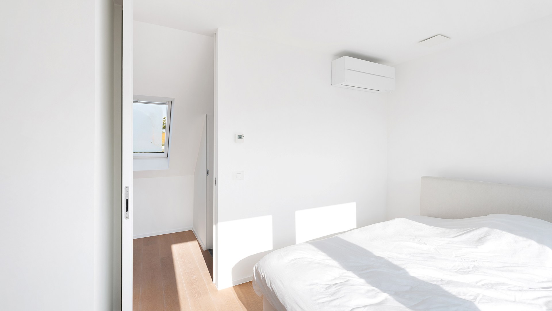 Centraal gelegen 3-gevelwoning in hedendaagse stijl – Bouwjaar 2014 