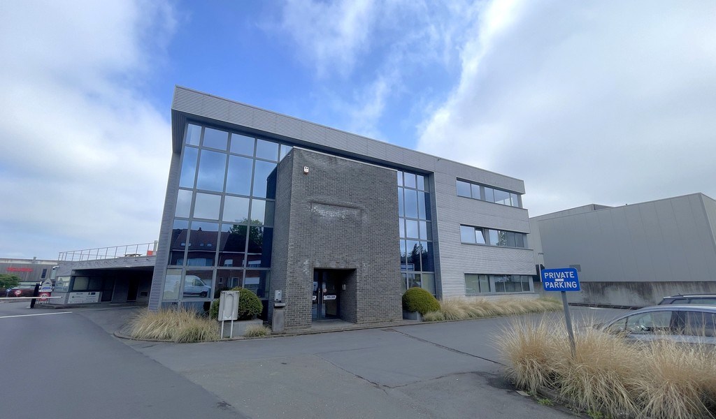 Ingedeelde kantoorruimte te huur in Aartselaar