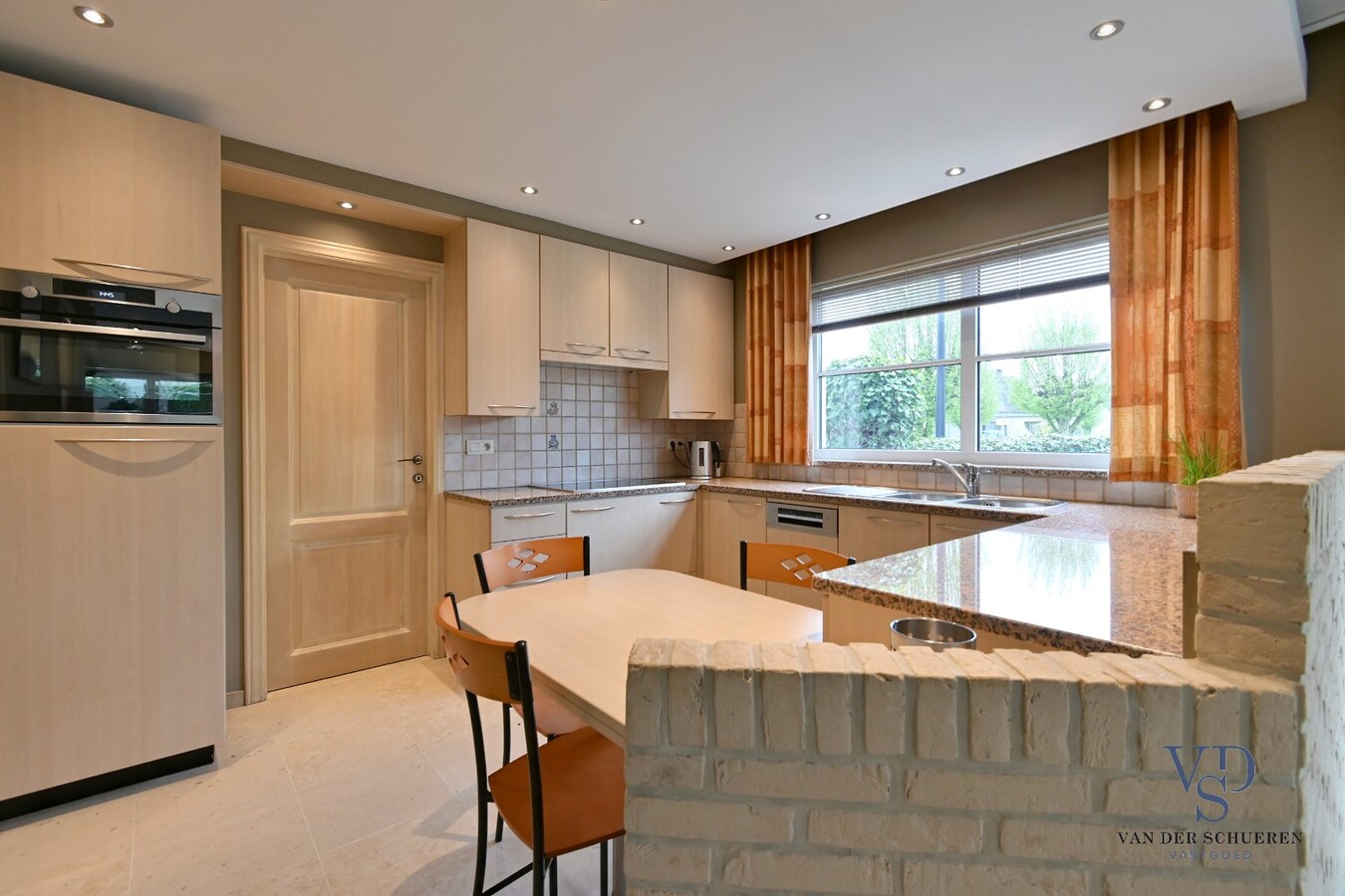 Tijdloze bungalow in rustige, residentiële verkaveling 