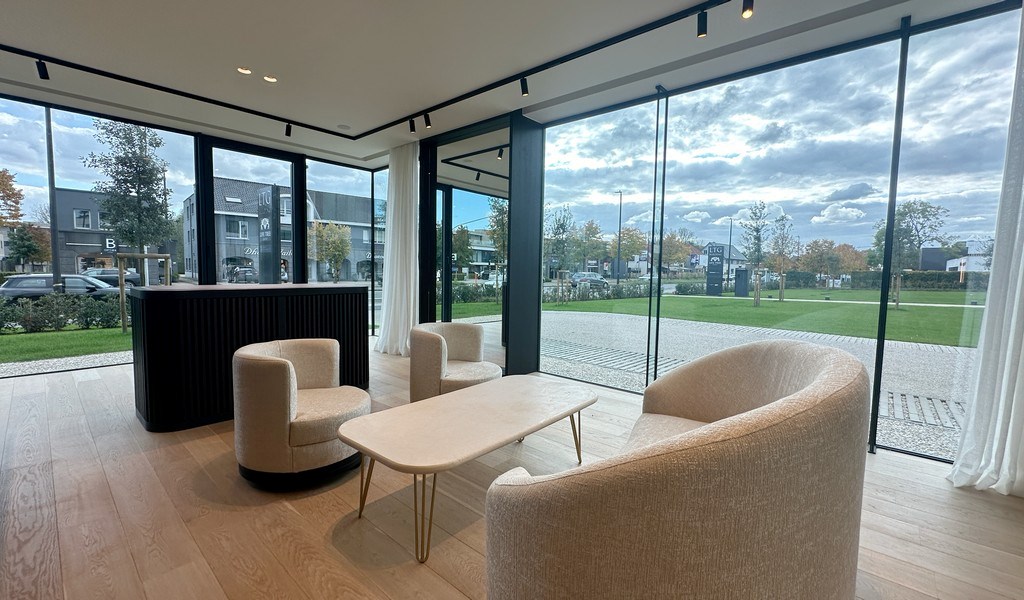 Stijlvol handelspand te huur langs Kortrijksesteenweg in Sint-Martens-Latem