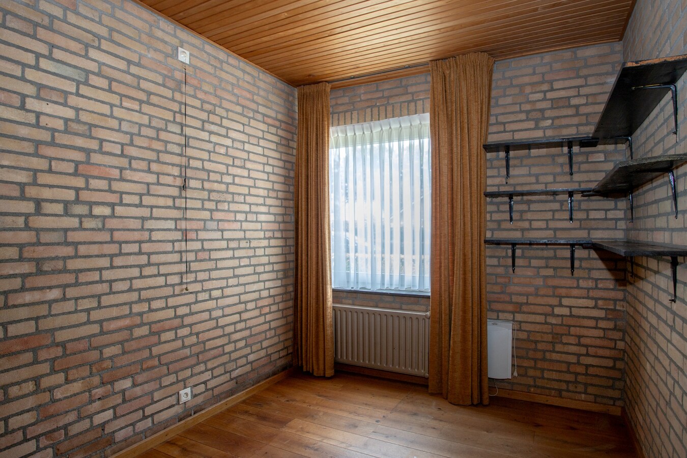 Vrijstaande levensloopbestendige semibungalow met schitterend uitzicht en royale tuin in Hoogeloon. 