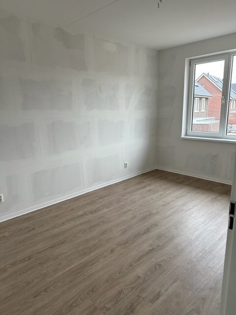 Nieuwbouwwoning te huur. 