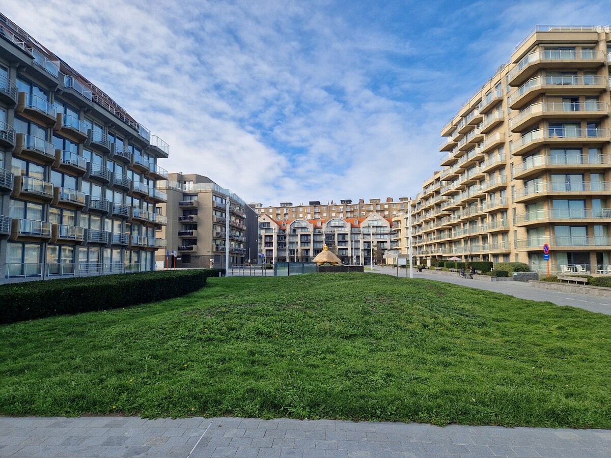 Espace de garage spacieux à louer à Nieuwpoort-bad. 