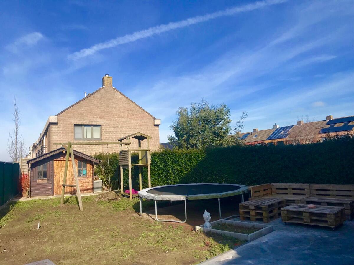CENTRAAL GELEGEN HALF OPEN BEBOUWING MT TUIN 