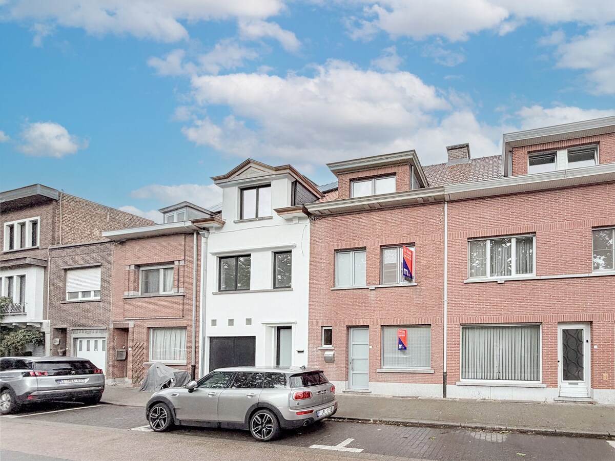 TOPPER te Kortrijk  met 4 slaapkamers en uitweg achteraan EPC B! 