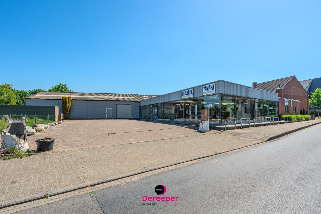 Commercieel pand met showroom, atelier, opslagplaatsen en woonst op toplocatie 