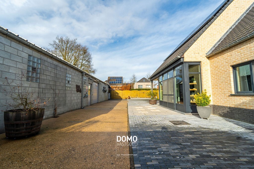 RUIME WONING VAN BOUWJAAR 2008 MET EPC LABEL B, 3 SLAAPKAMERS EN EEN HANGAR TE DIEPENBEEK 