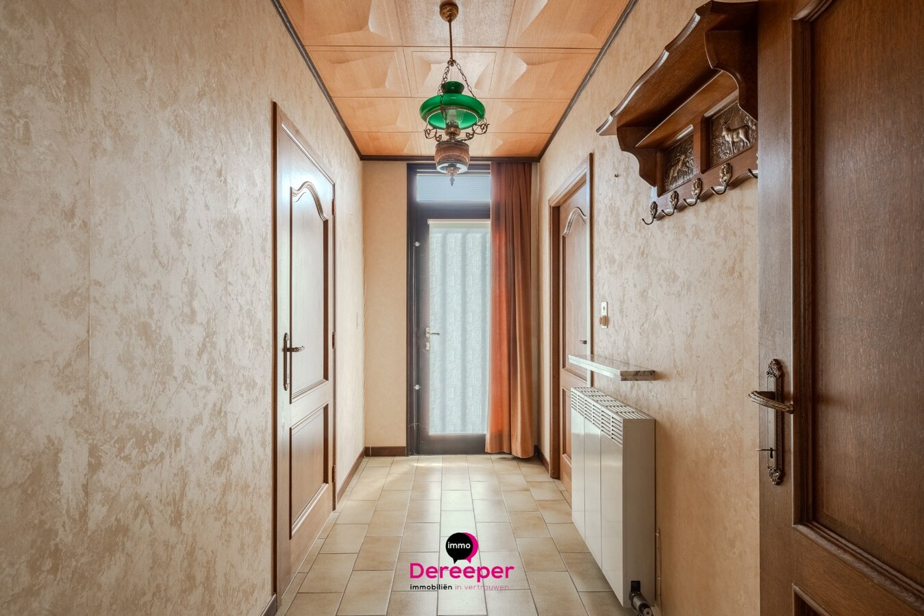 Te renoveren bungalow op ruim perceel van 678 m² 