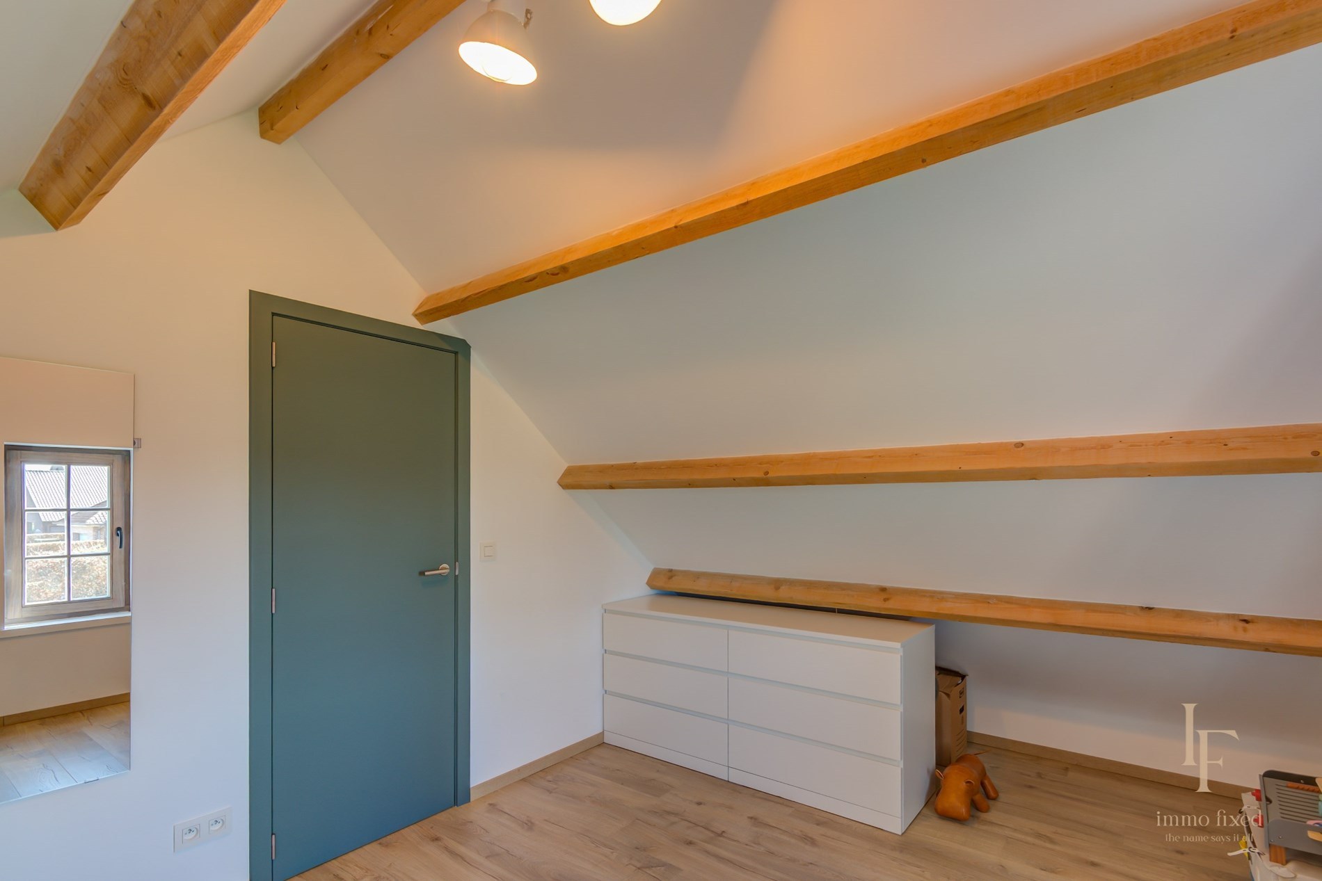 Een langgevelhoeve met bijgebouw! 