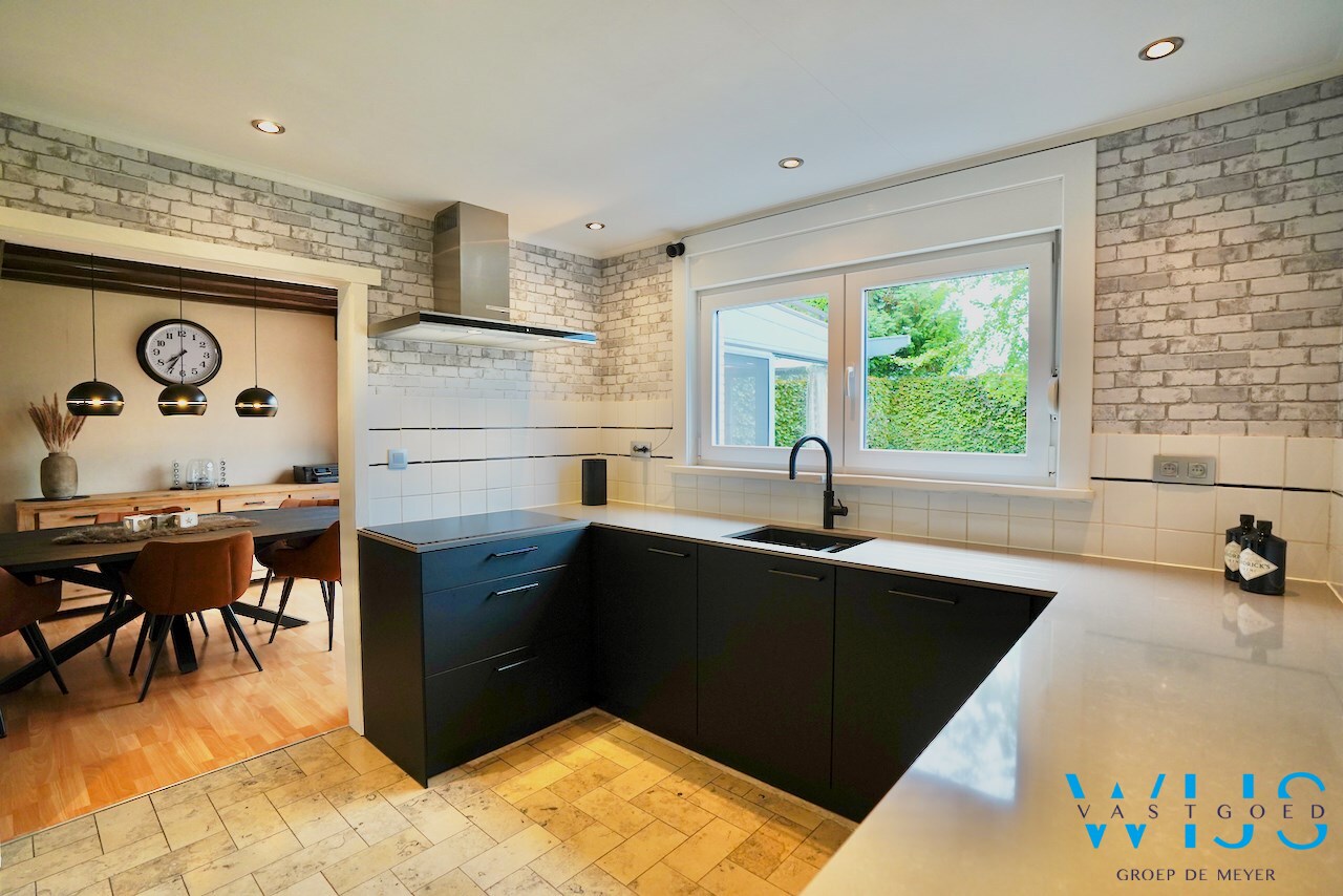 Ruime gezinswoning met 5 slaapkamers te Zelzate! 