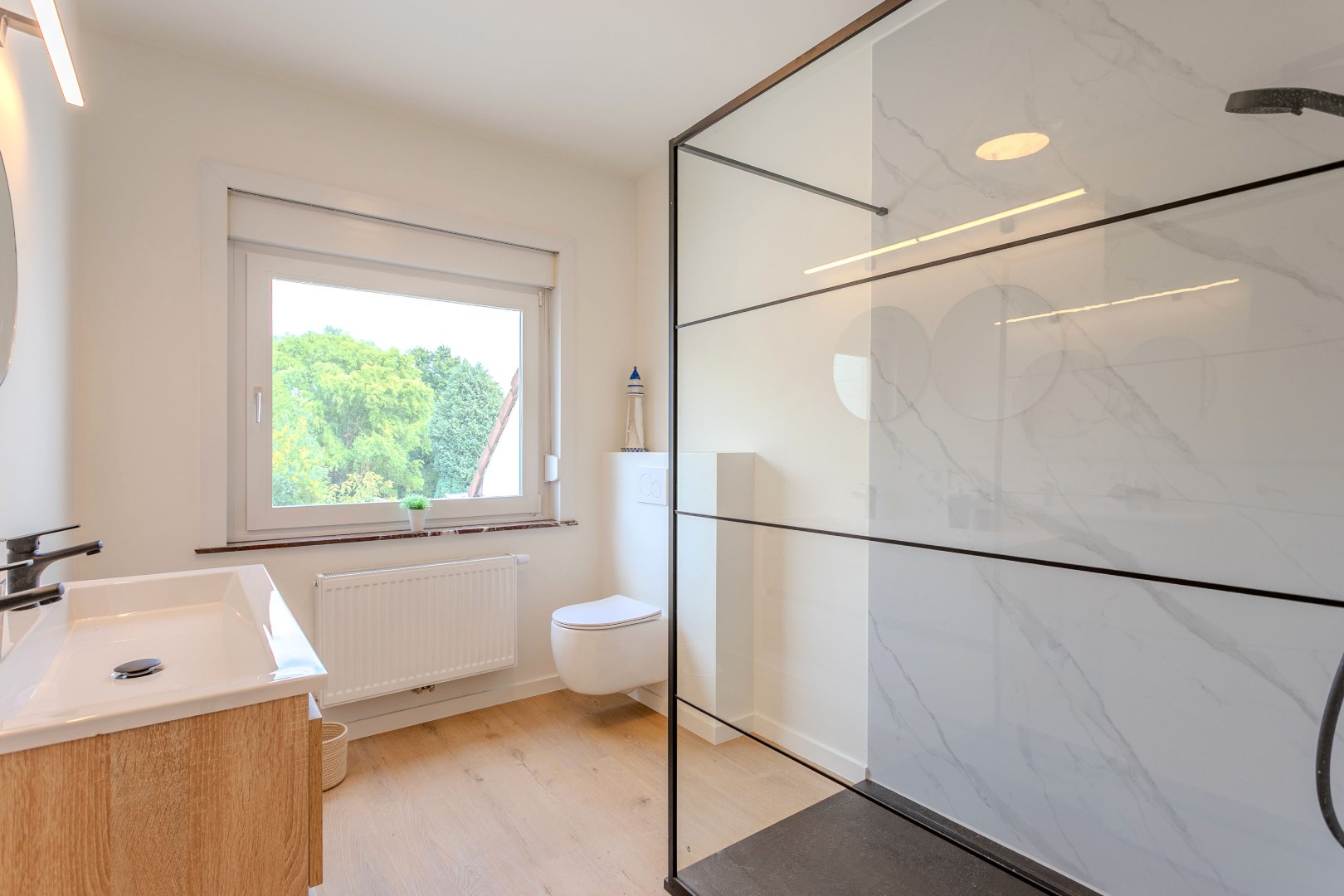 Gerenoveerde woning (EPC B) met 3 slpks (5 mogelijk) garage en tuin in een rustige straat te Lembeek 