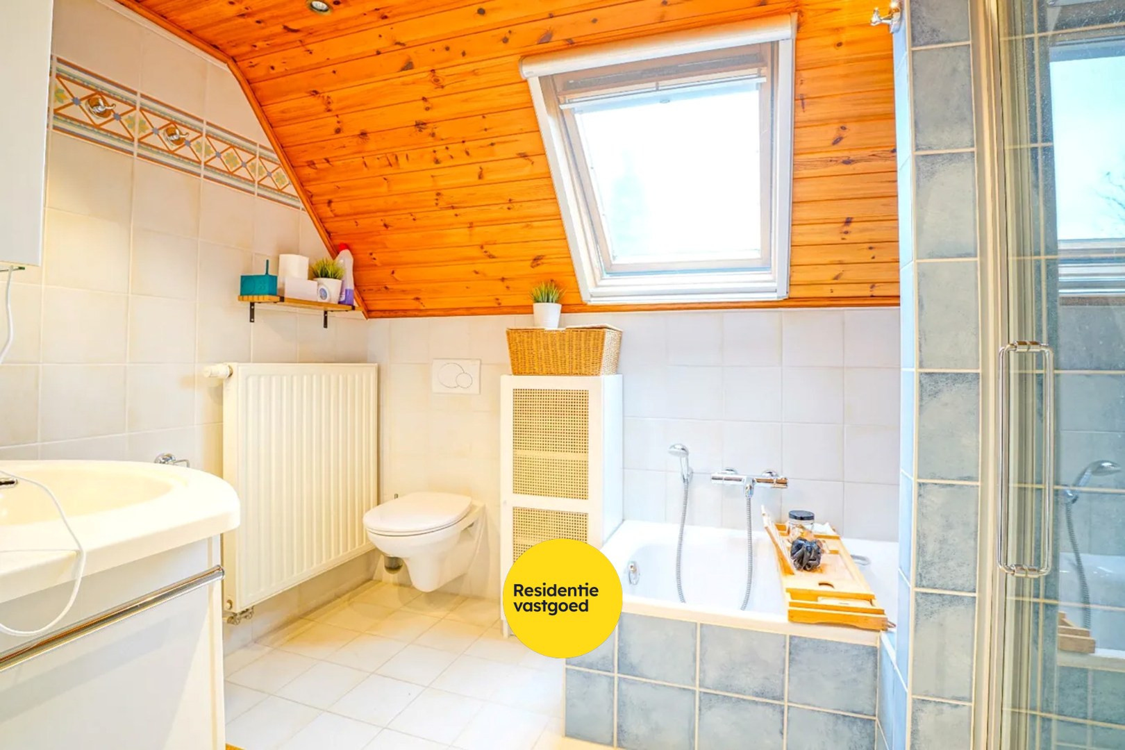 Gerenoveerde alleenstaande woning op 637m² te Veurne! 