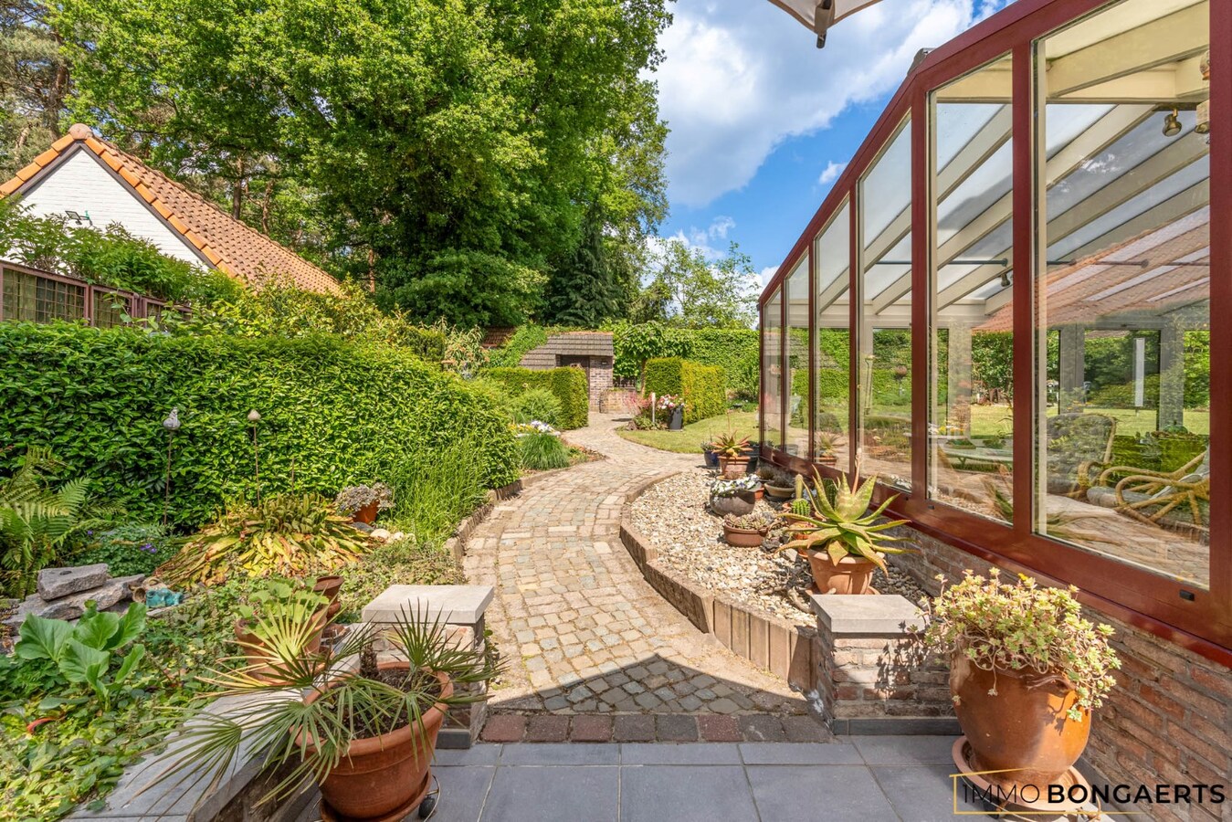 Zeer ruime woning op een leuke locatie te Bret-Gelieren 