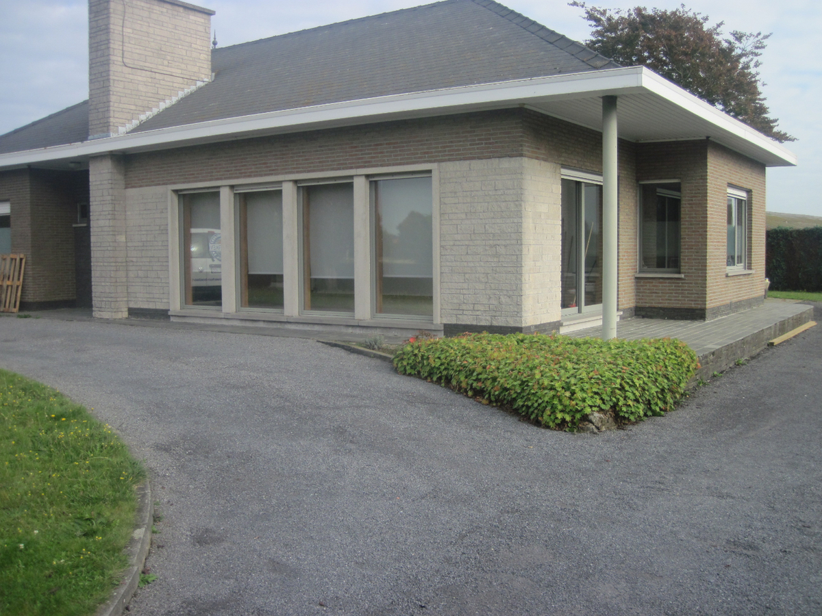 Degelijke gelijkvloerse woning. 