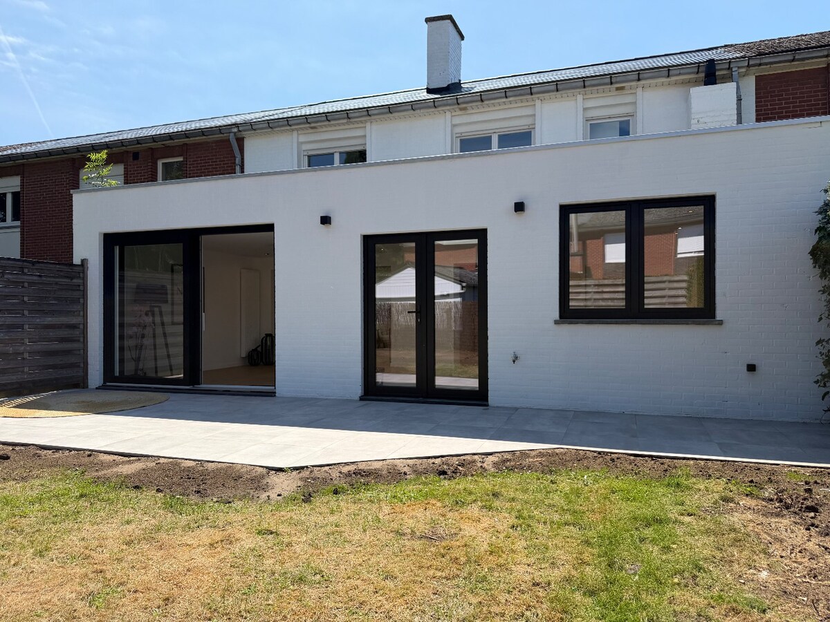 Prachtige gerenoveerde zeer ruime woning in een rustige wijk te  Gullegem ! *** NONO INSPIRED*** 