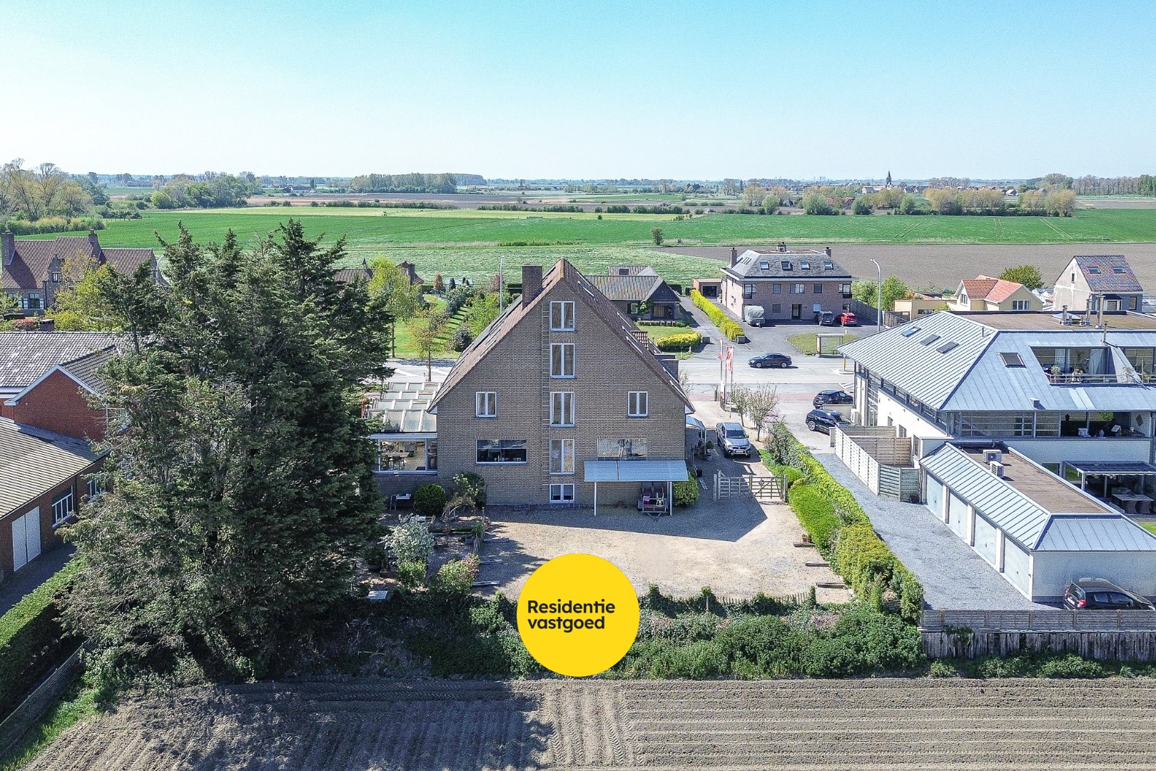 Unieke investeringskans: karaktervol hotel met 18 kamers &amp; woonmogelijkheden te koop! 