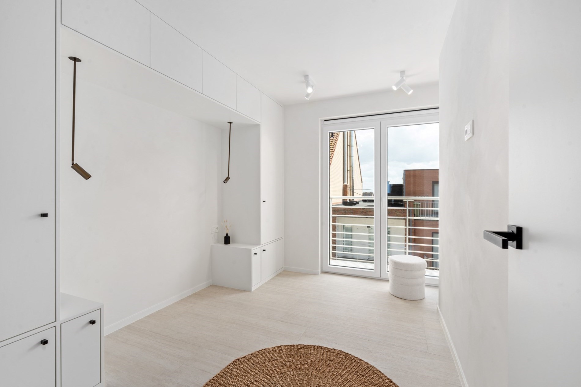 Integraal gerenoveerd appartement genietend van een panoramisch uitzicht op de zeedijk te Duinbergen! (mog tot aankoop van een garage) 