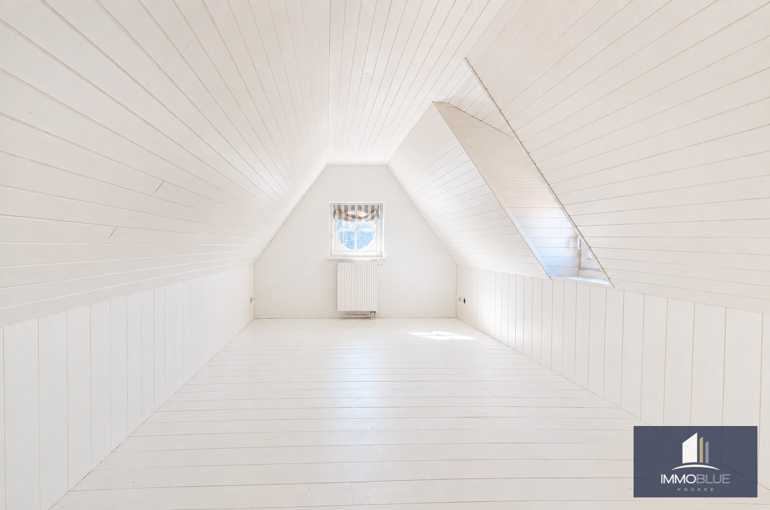 Tijdloze villa met uitzonderlijke vergezichten op een residentiële locatie. 