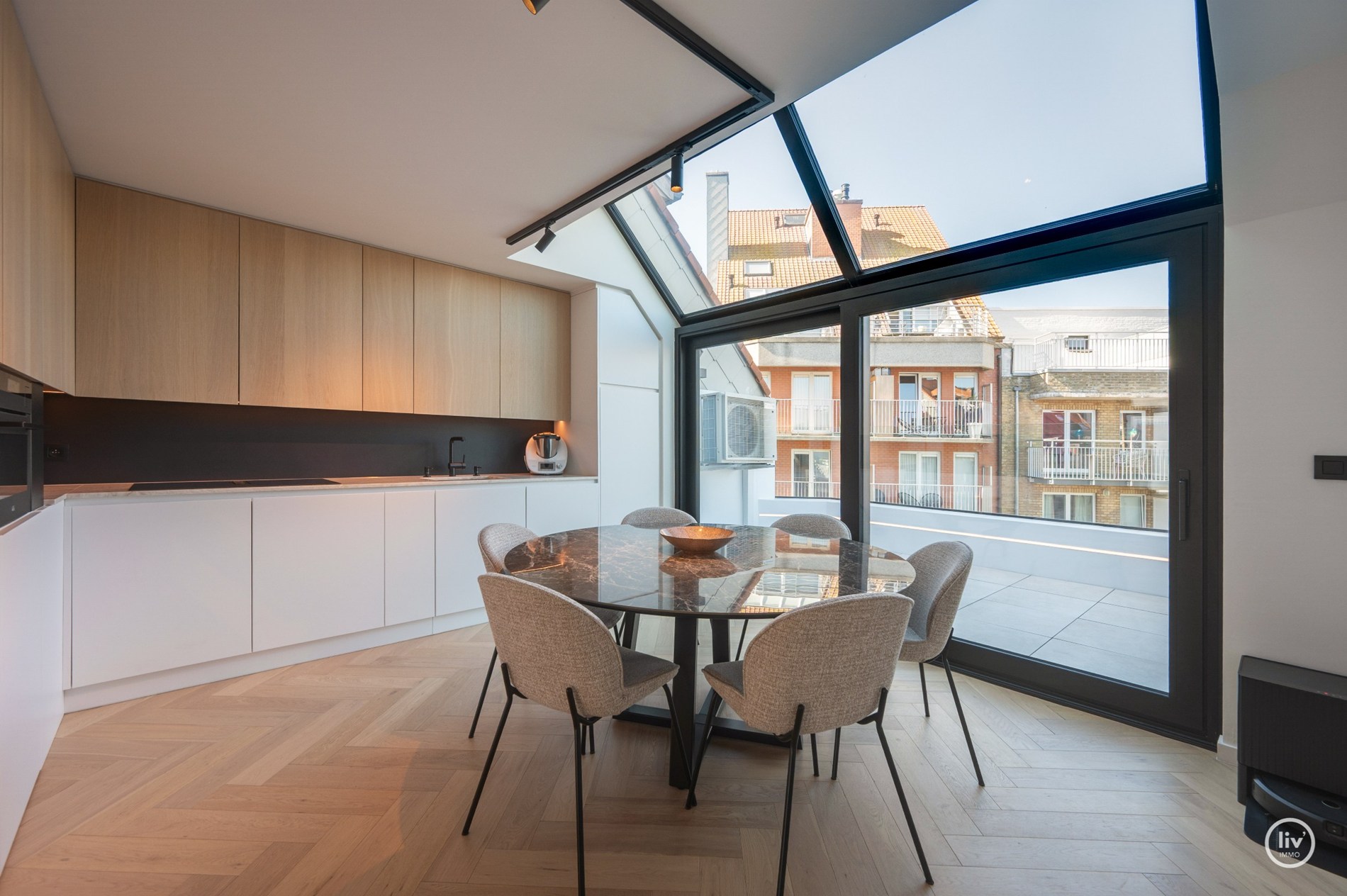 Uitzonderlijk luxueus afgewerkte duplex met royale terrassen, op topligging te Dumortierlaan. Hier werd over elk detail nagedacht 