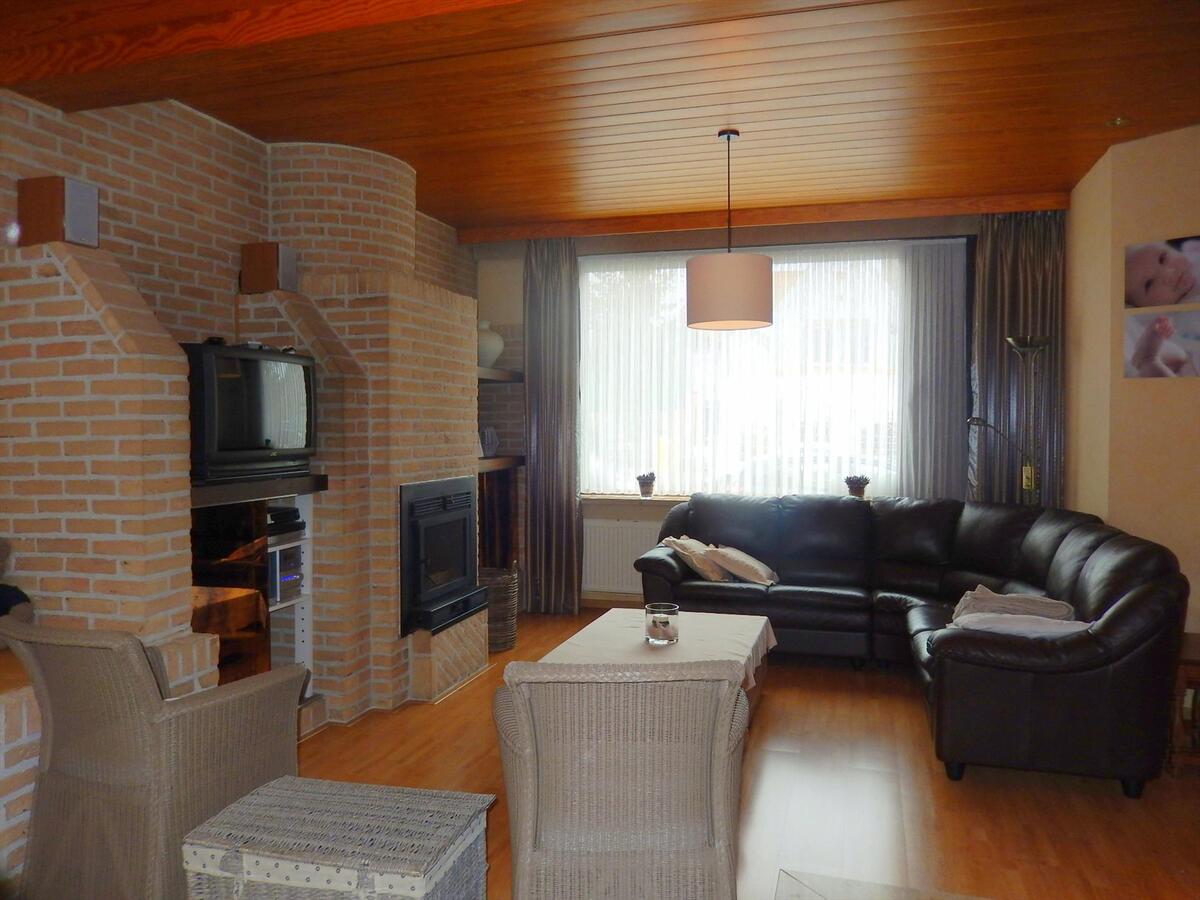 Woning met polyvalente handelsruimte te Jabbeke 