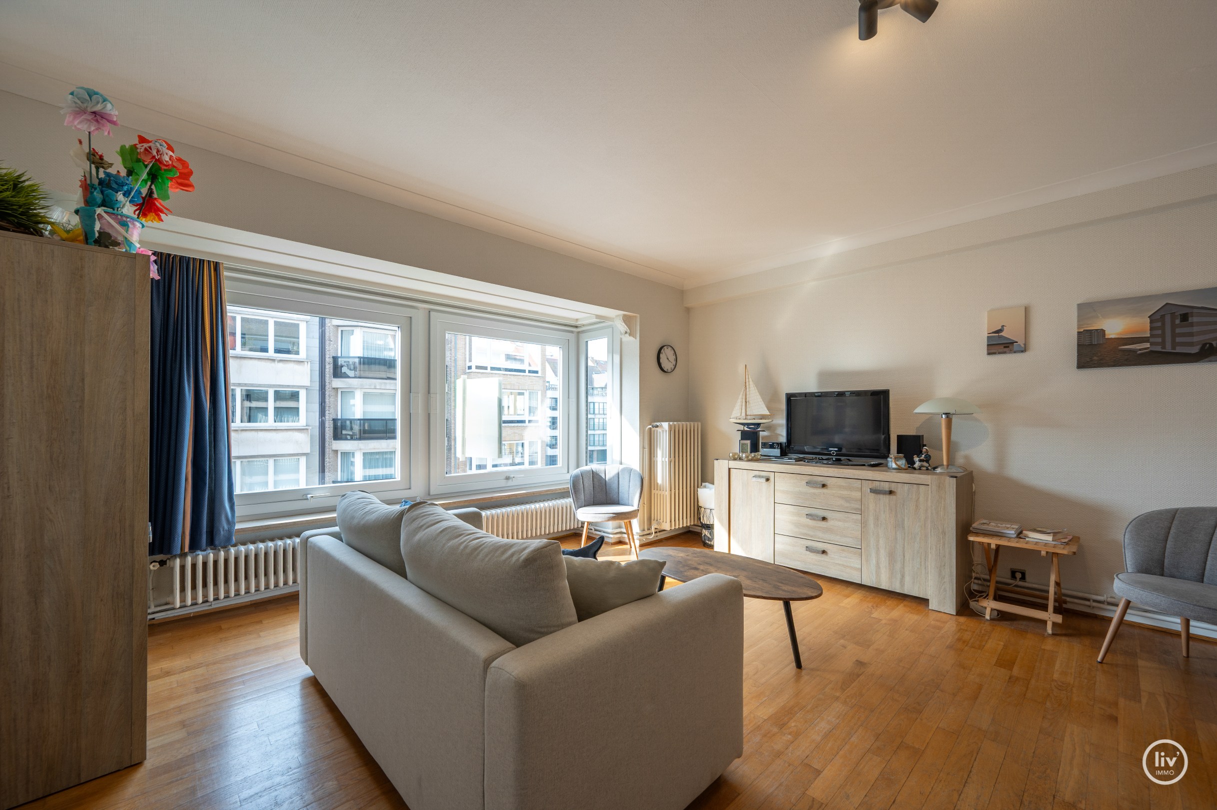 Instapklaar appartement met 2 slaapkamers nabij strand en Lippenslaan te Knokke. 