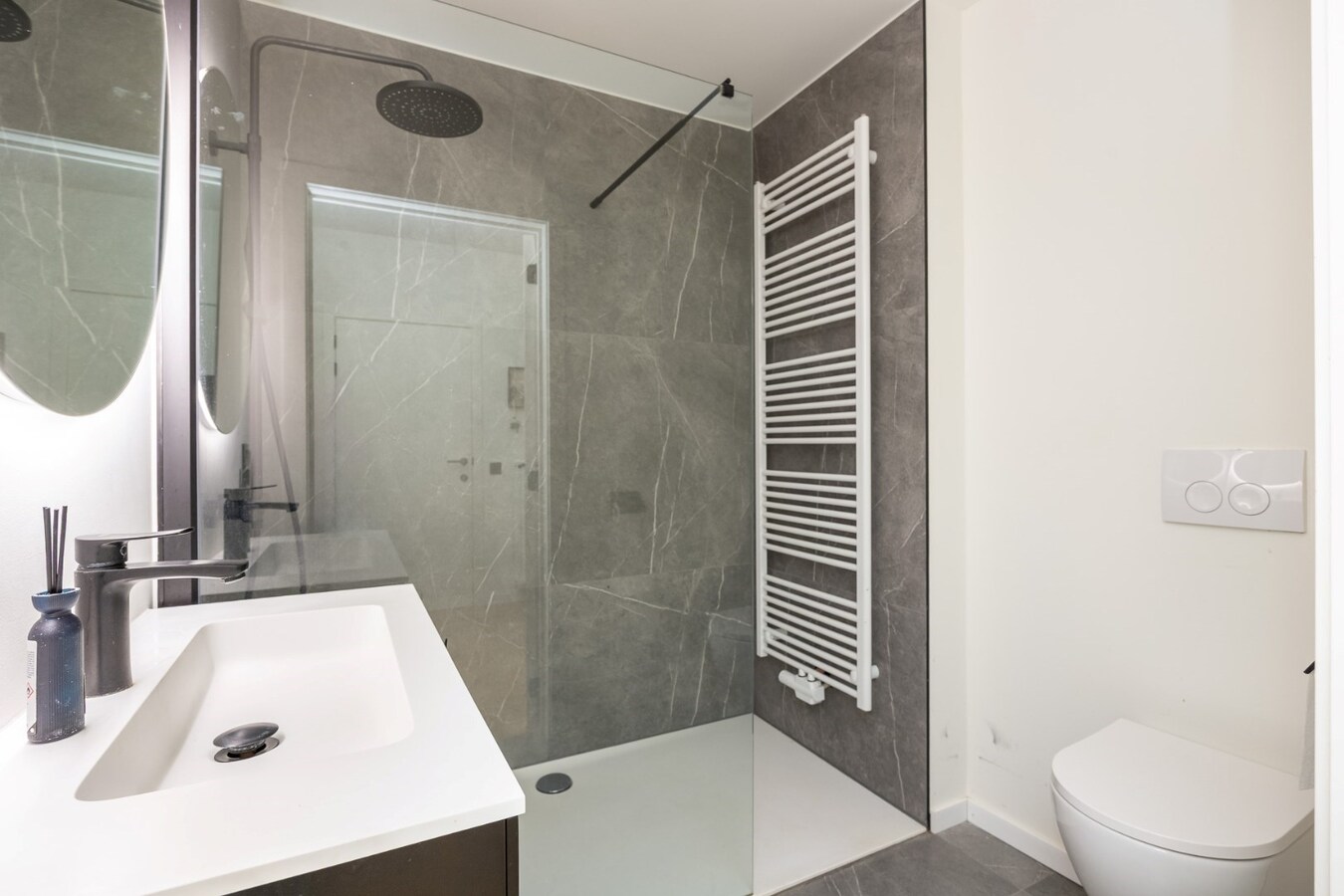 Gerenoveerd energiezuinig appartement met 2 slpk te Schelle! 