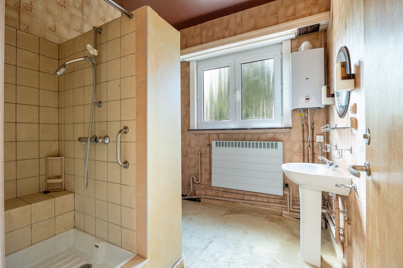 Te renoveren bel-étage met tuin in de Tentoonstellingswijk! 