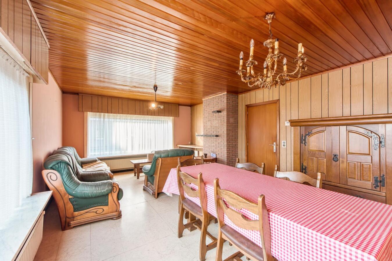 Ruime vrijstaande woning met garage op een perceel van 915 m² 