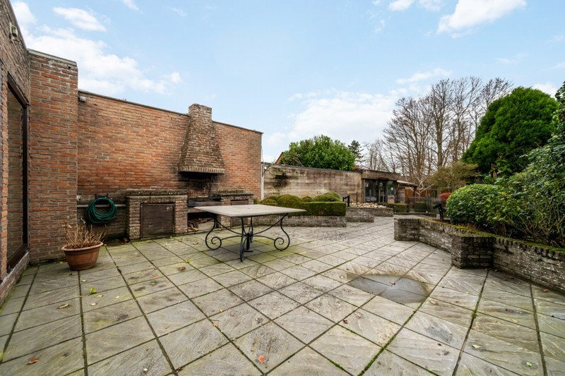 Veelzijdige woning met tuin en uitweg in Eernegem 