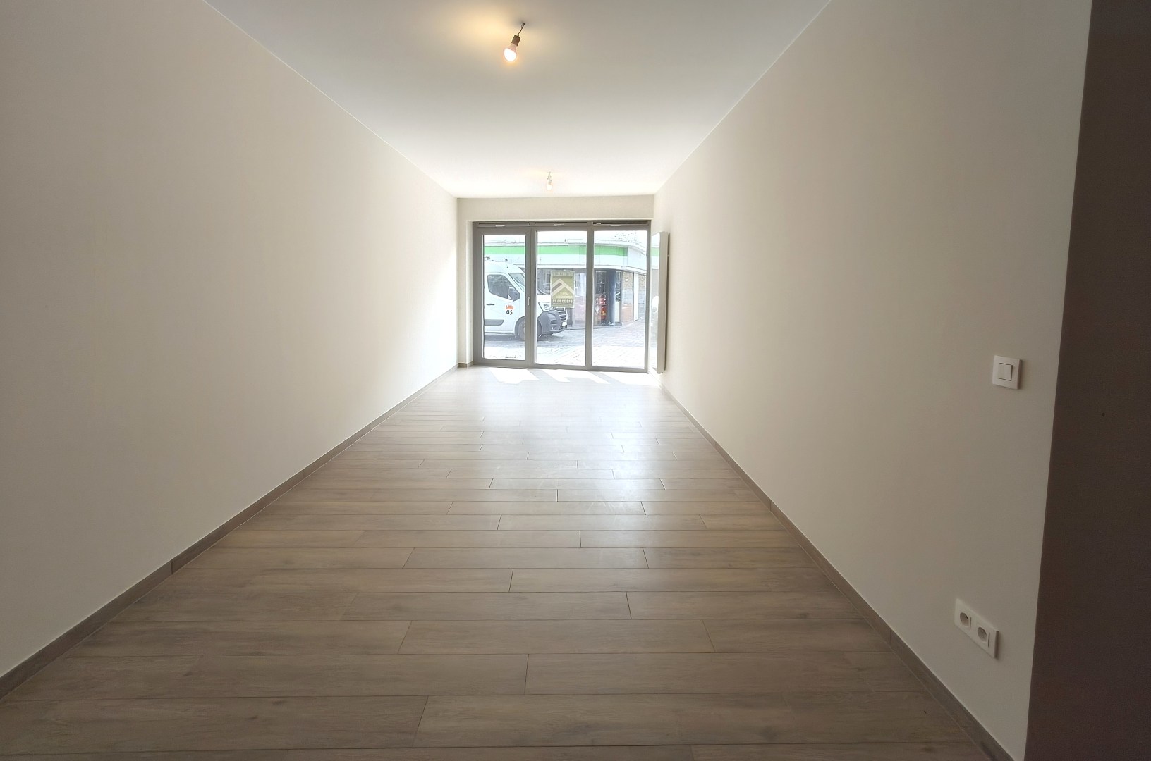 LUXE APPARTEMENT MET GROOT TERRAS - GELIJKVLOERS 