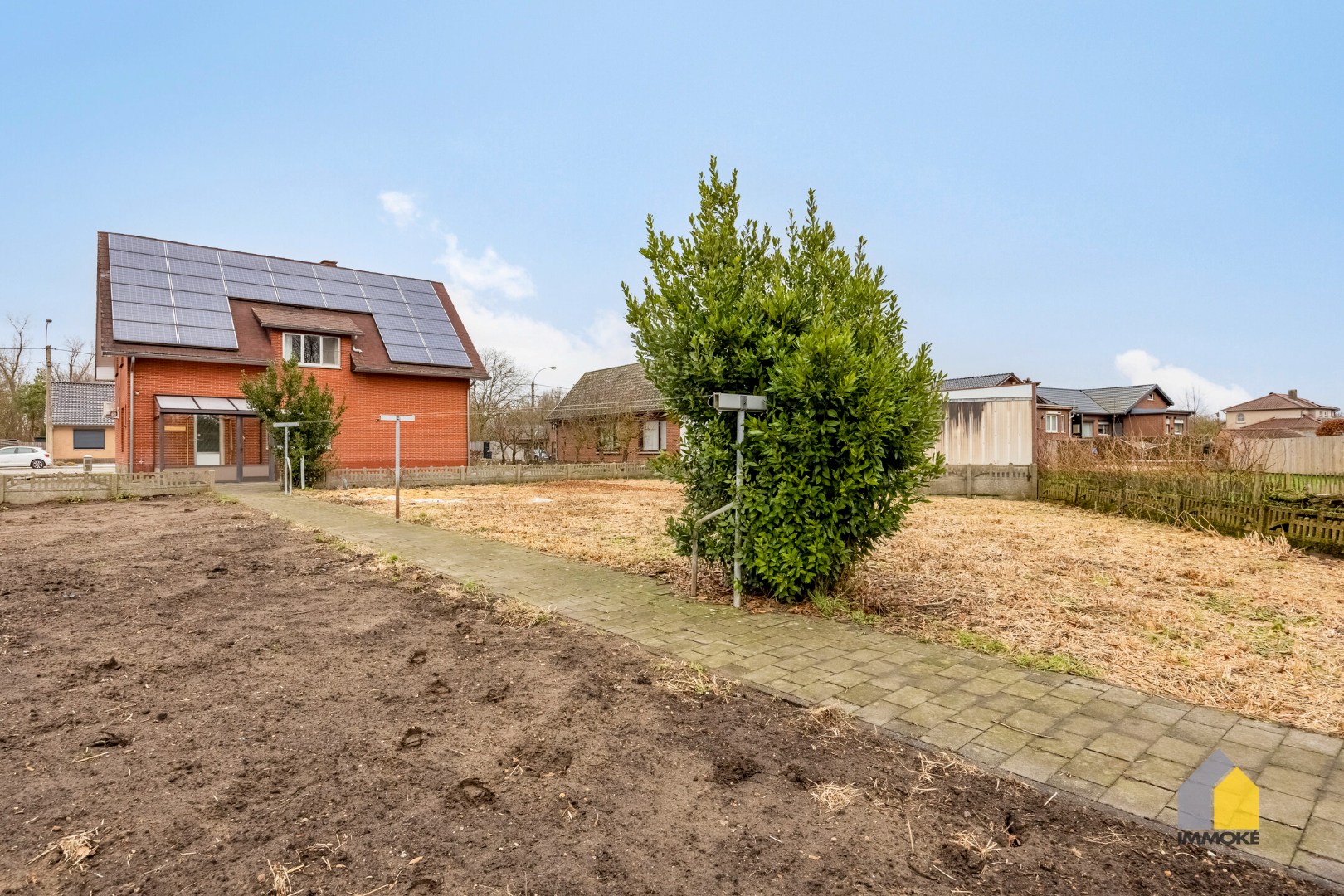 Neeroeteren: Op te frissen, vrijstaande woning op 8 a 26 ca met 5 slpks. 