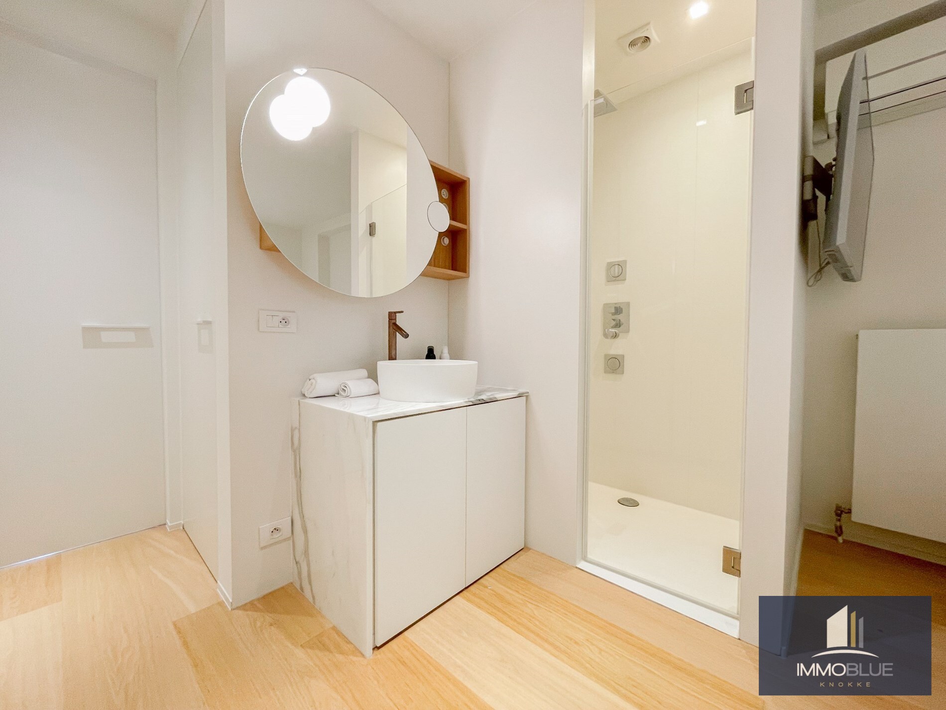 Appartement met zijdelings zeezicht en een ruim zuidwest gericht terras. 