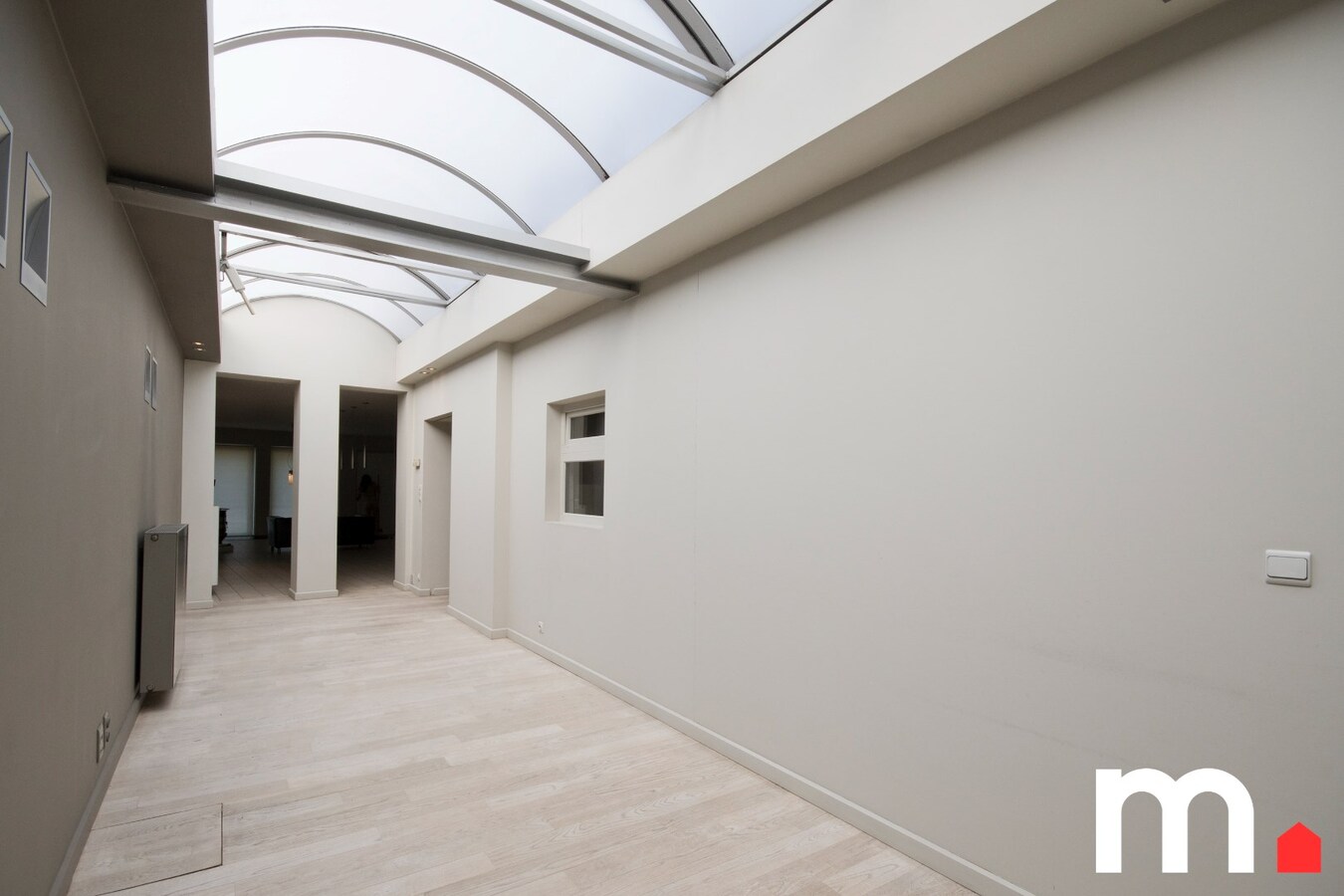 Multifunctioneel bedrijfsgebouw (Showroom + Atelier + Woning) op toplocatie te Rekkem ! 