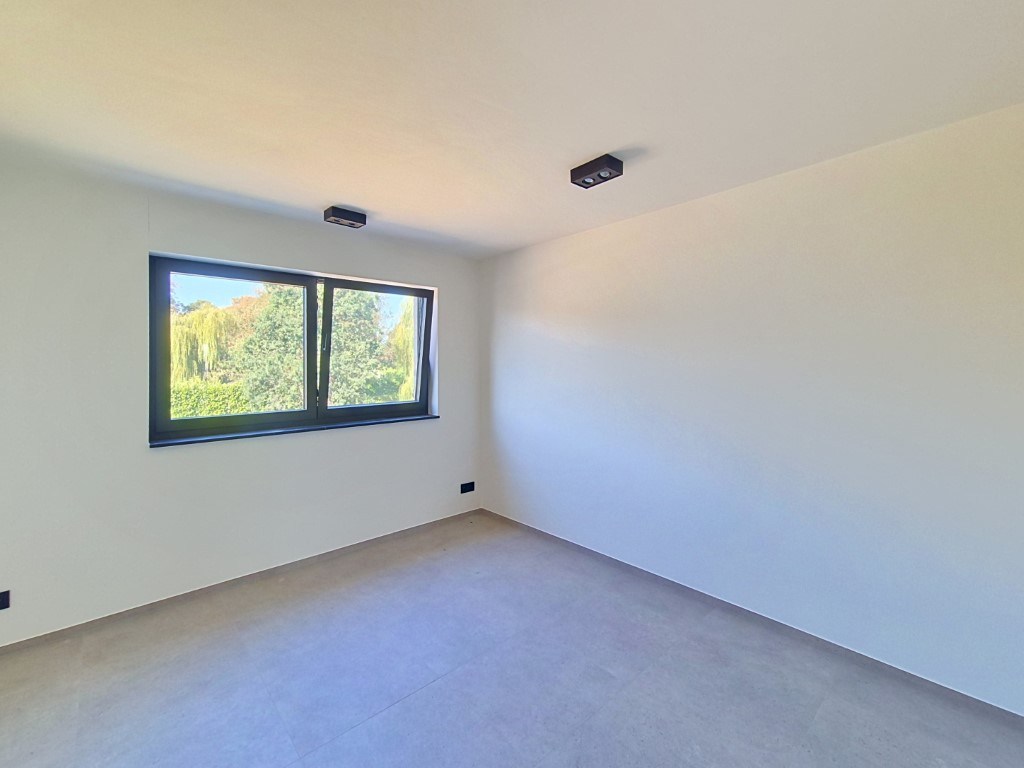 Nieuwbouwwoning met 3 slpk en polyvalente ruimte 