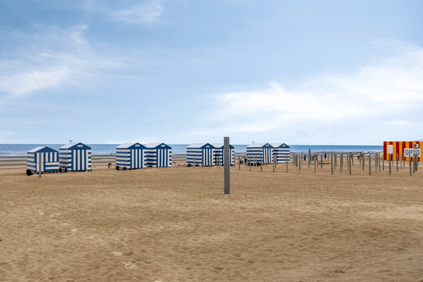 Appartement à la déco moderne situé au 5e étage, rue Ankerweg, à La Panne : un point de départ idéal pour profiter pleinement de la vie au bord de la mer. 