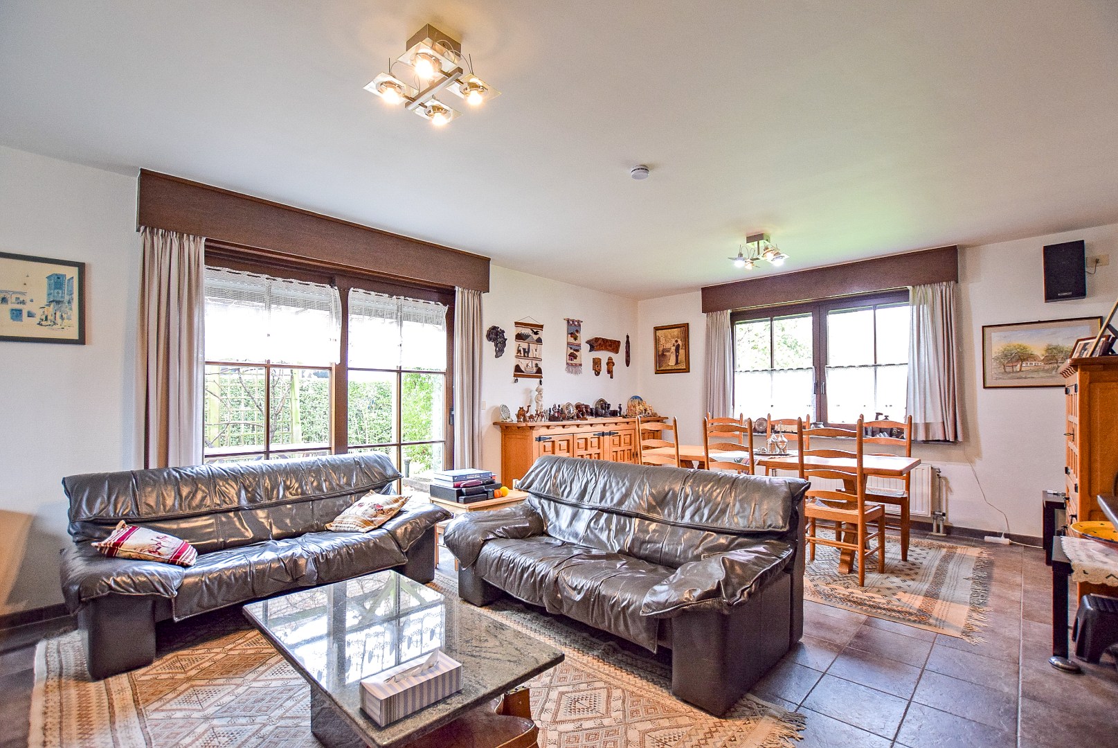 Praktische alleenstaande woning op 1198m² te centrum Veurne! 