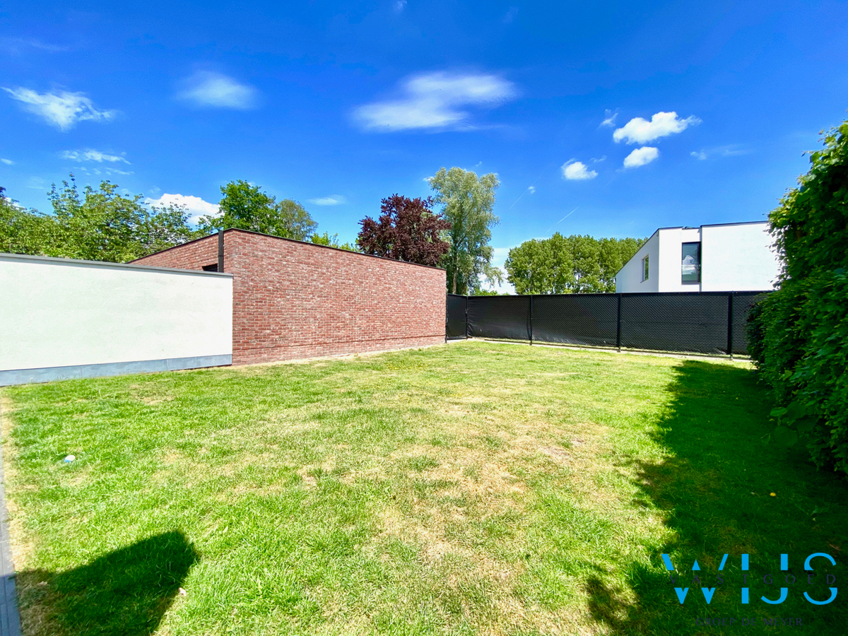 Karaktervol woonhuis met 5 slaapkamers &amp; prachtige tuin te CENTRUM Assenede ! 