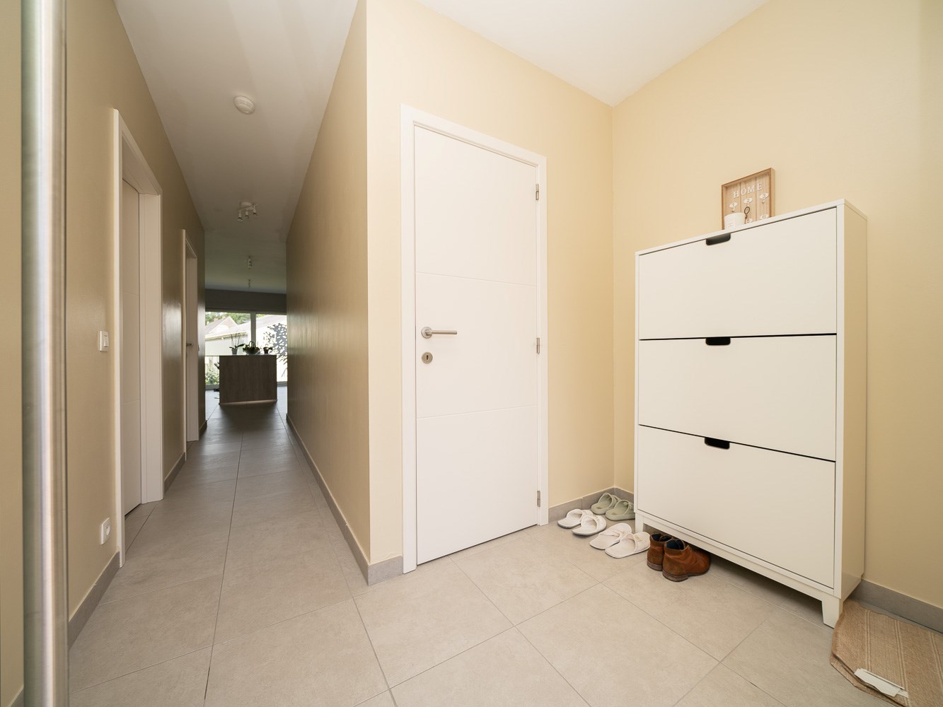 Prachtig nieuwbouwappartement met 2 kamers en garagebox 