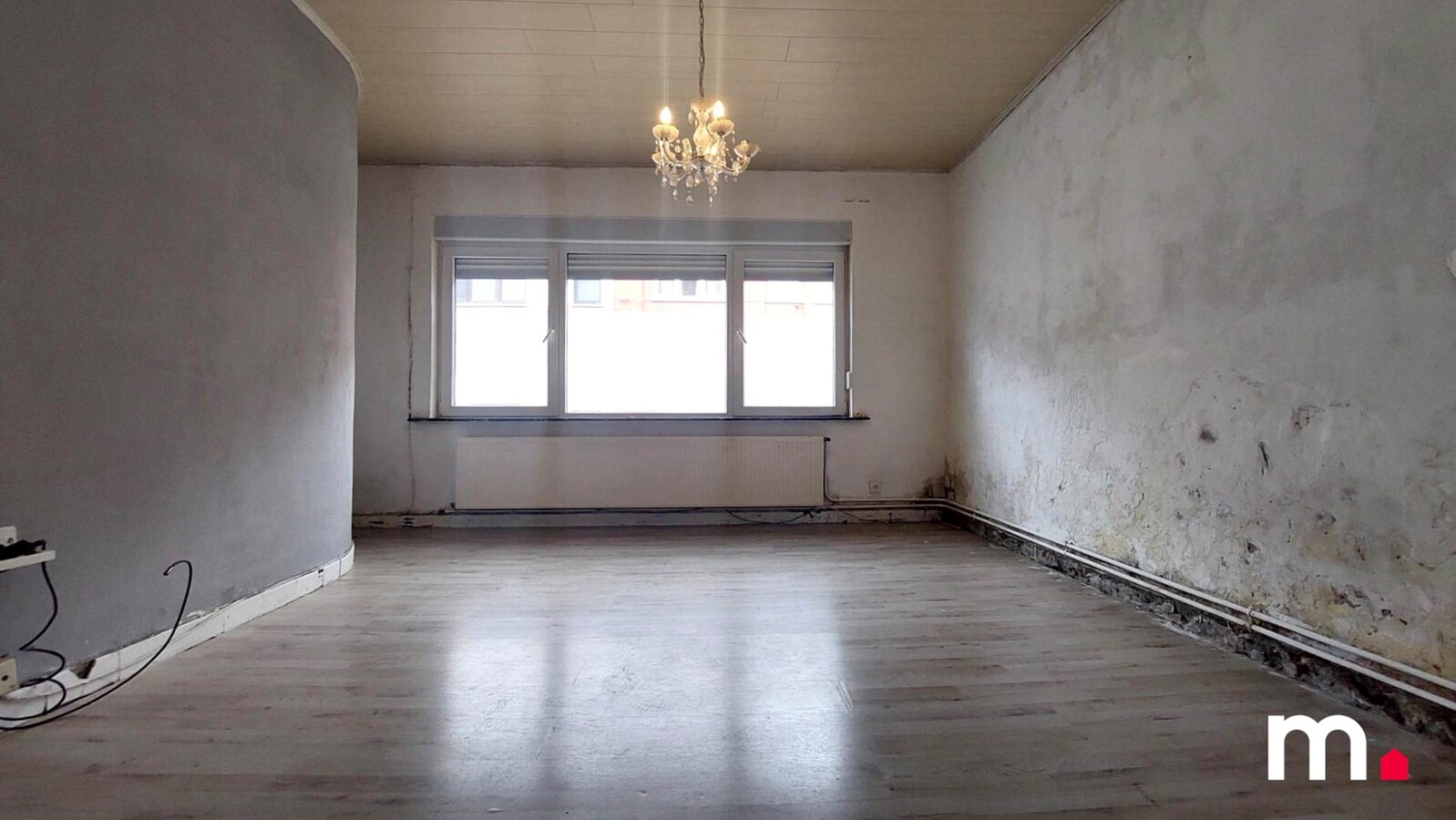 TE RENOVEREN GELIJKVLOERS APPARTEMENT TE BREDENE 