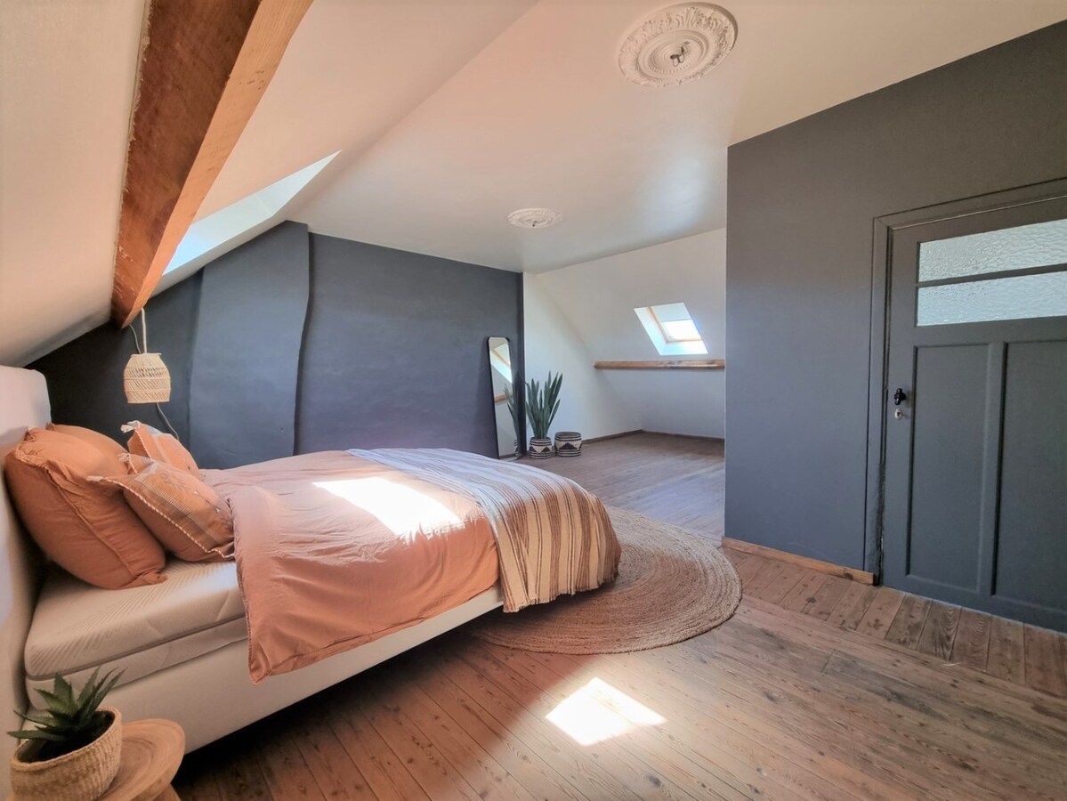 Zeer knappe woning met drie grote slaapkamers, tuin en mogelijk tot garage - Heist 