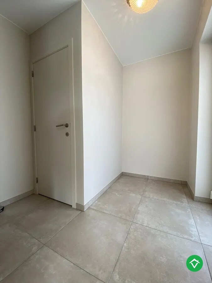 Ruime nieuwbouw woning met 3 slaapkamers, tuin  met tuinhuis en garage te Kortemark 