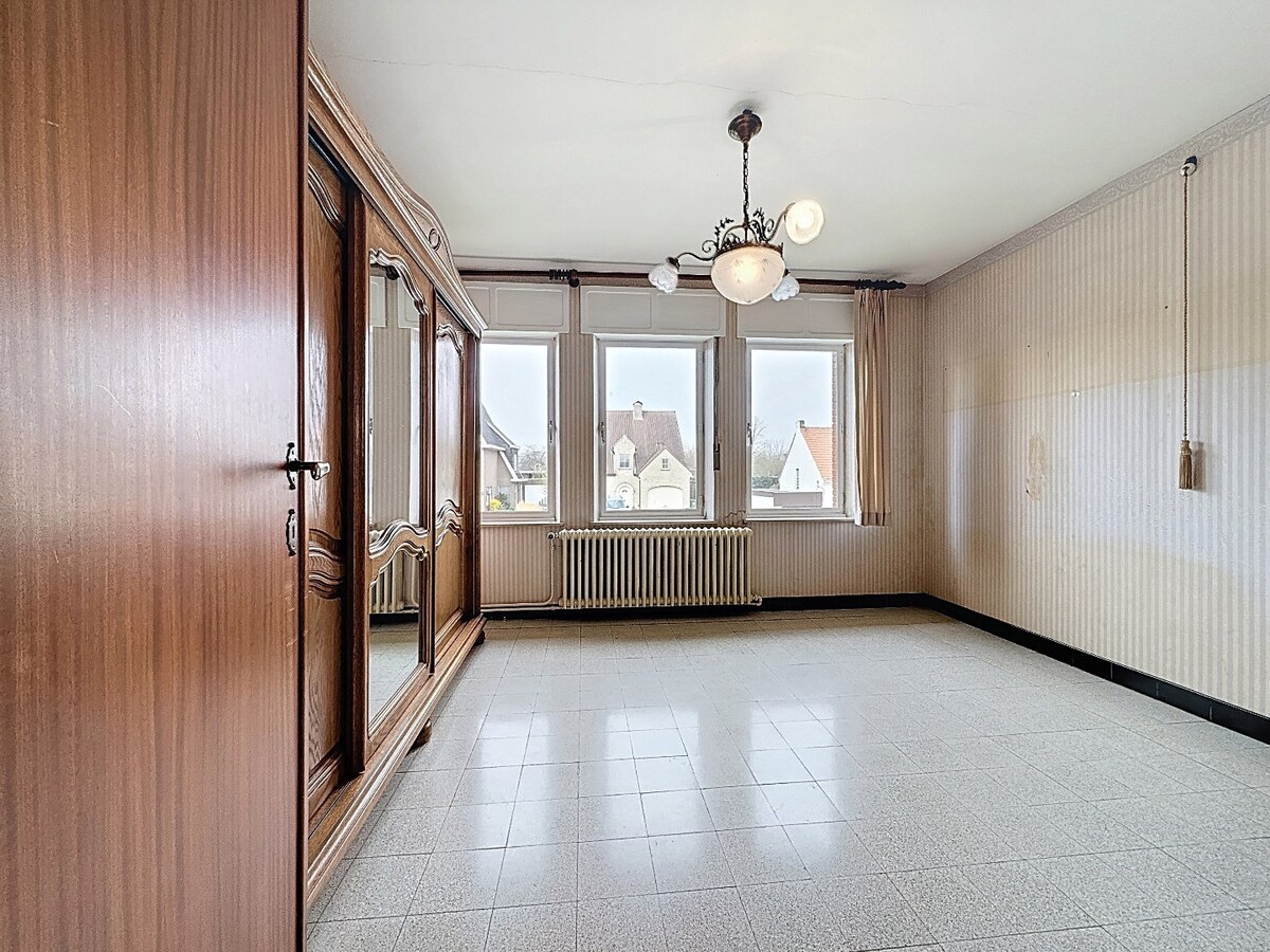 Ruime, karaktervolle woning met zuidgerichte tuin te Hillegem 