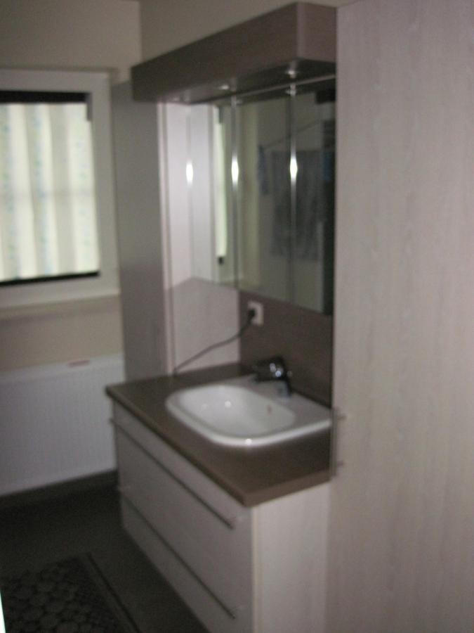 Recent dakappartement in hartje Gavere. Geen vaste kosten !  (Garage optioneel te huur) 